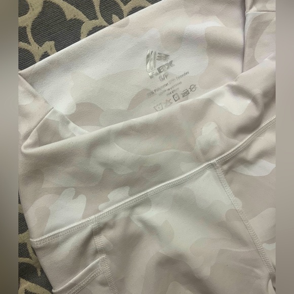 RBX Camo Double Peached Pocket Capri Leggings - Picture 3 of 5